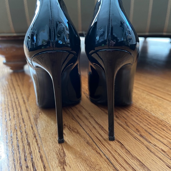 Saint Laurent Patent Heels - Picture 3 of 10